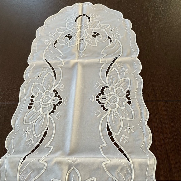 NWOT Table Cloth/Runner - Picture 3 of 7